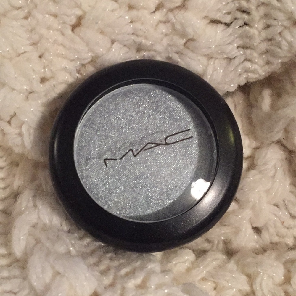 MAC Cosmetics pressed pigment blue willow